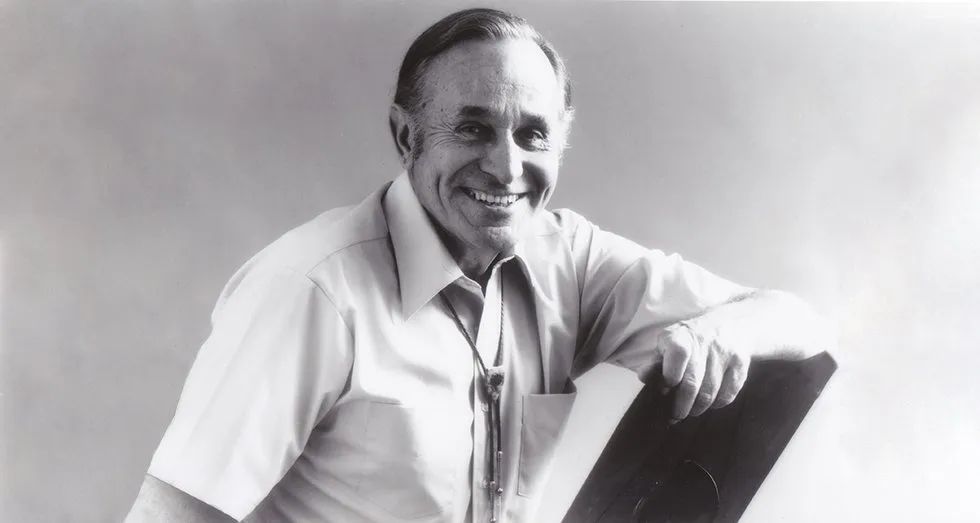 Russell García biografía